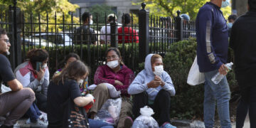 Batalla política en torno al traslado de migrantes en EEUU