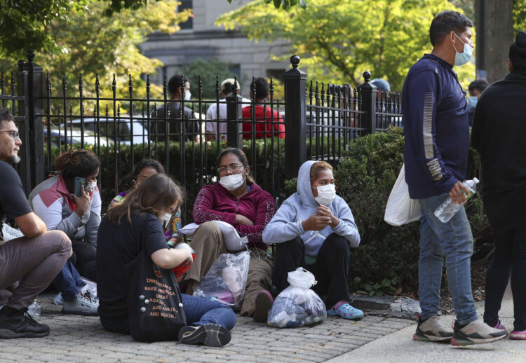 Batalla política en torno al traslado de migrantes en EEUU