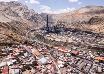 La ciudad minera de La Oroya, otrora uno de los lugares más contaminados del planeta, busca reactivar la fundición de metales.