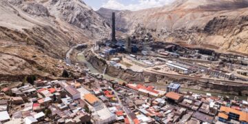 La ciudad minera de La Oroya, otrora uno de los lugares más contaminados del planeta, busca reactivar la fundición de metales.