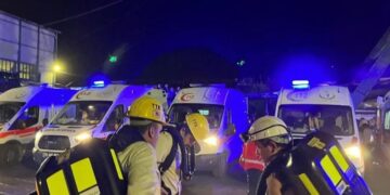 Cuatro mineros resultaron heridos, dos de ellos de gravedad, por una explosión en una mina en Turquía.