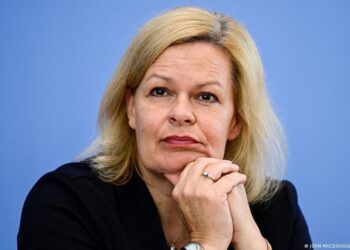 La ministra del Interior alemana pide que se frene la inmigración ilegal a través de la ruta de los Balcanes