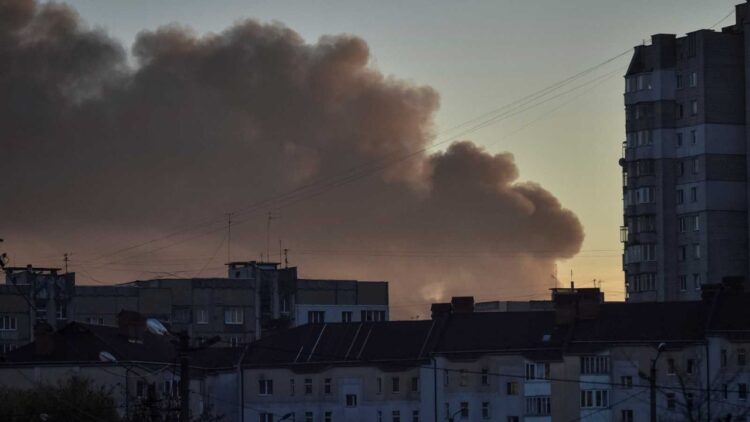 Al menos dos personas han muerto en la localidad polaca de Przewodow, tras el posible impacto de dos cohetes perdidos.