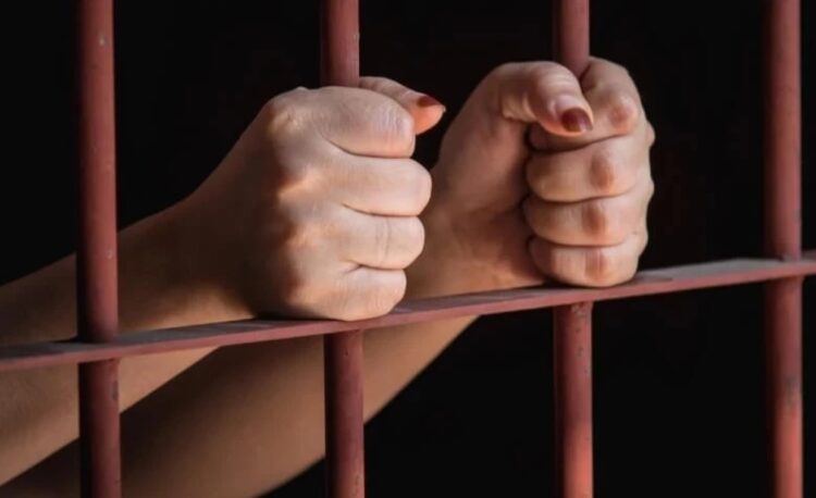 Detención preventiva para acusadas de matar a un hombre y abandonar su cadáver en un barranco