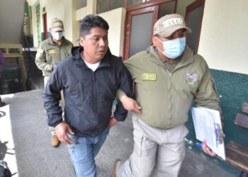 Freddy Machicado es conducido a la FELCC de El Alto. Foto: APG