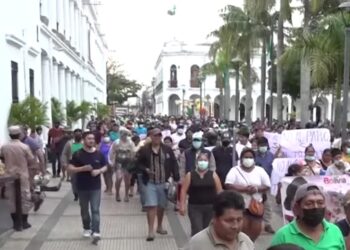 Gremiales cruceños marchan en rechazo a los anuncios de paro cívico indefinido
