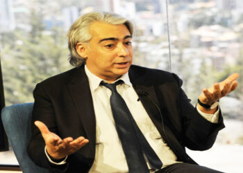 ‘El Estado de Chile es más rico que su pueblo endeudado’