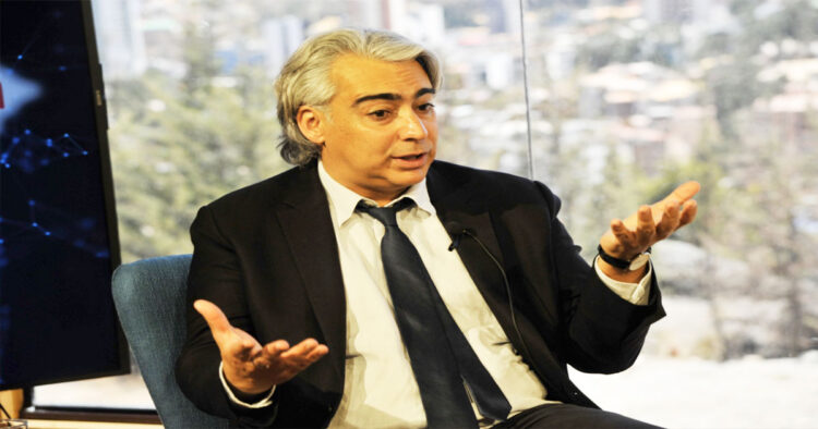 ‘El Estado de Chile es más rico que su pueblo endeudado’