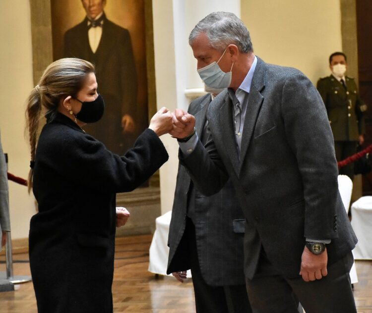 Jeanine Áñez y Branko Marinkovic, cuando éste fue posesionado ministro.