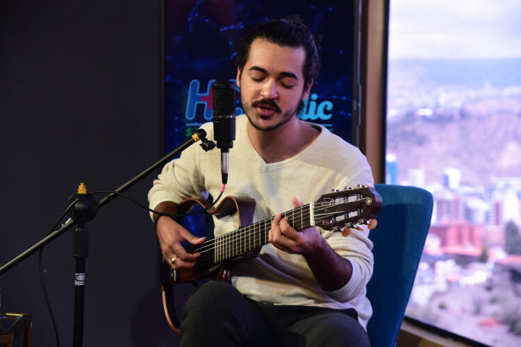 Matheus Fonseca, participante de The Voice Portugal, visitó Piedra, Papel y Tinta