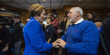 Maura Healey se convirtió en la primera gobernadora lesbiana de Estados Unidos.