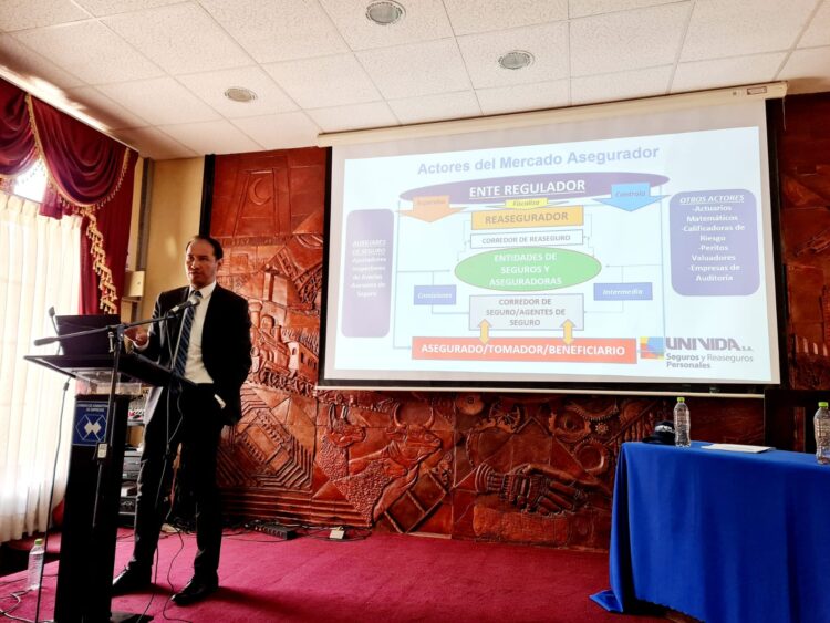 UNIVIDA S.A. organizó el “1er Seminario de Seguros y Reaseguros en Bolivia” dirigido a estudiantes universitarios