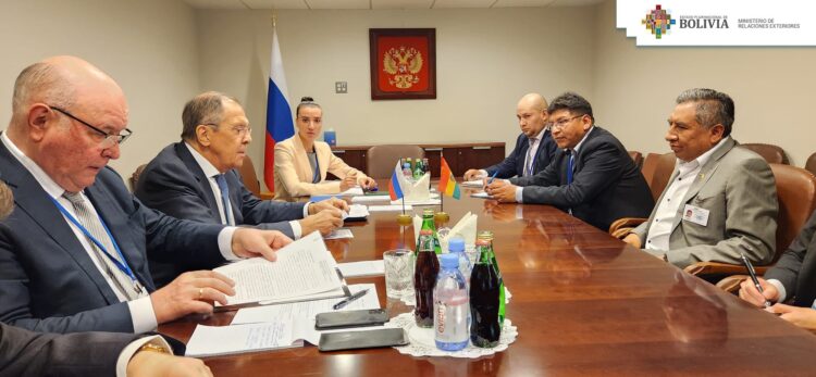 Por encargo de Putin, el canciller ruso le recuerda a Arce que ‘está invitado a visitar Rusia’