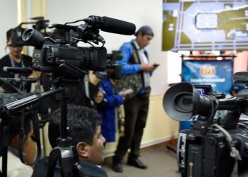 Analistas ponen en tela de juicio la credibilidad de los medios. Foto: La Razón-Archivo