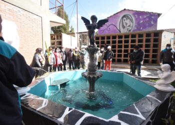 La fuente de agua al frente del nuevo pabellón del Cementerio General. Foto: GAMLP