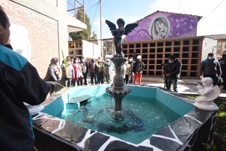La fuente de agua al frente del nuevo pabellón del Cementerio General. Foto: GAMLP