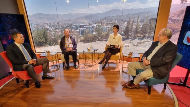 Pablo Camacho, Gabriel Loza, Claudia Benavente y Horst Grebe. Foto: Oswaldo Aguirre