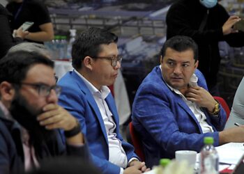 La testera de la mesa del Censo en Santa Cruz, el martes. Foto: APG