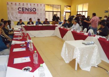 La mesa técnica del INE en Tarija, el viernes. Foto: APG
