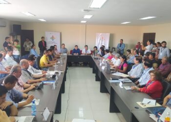 Sergio Cusicanqui presiden la mese técnica en Trinidad. Foto: APG