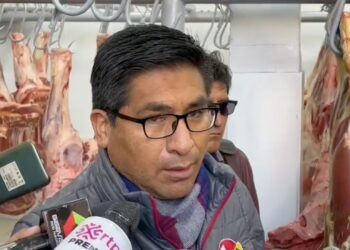 Ministro de Desarrollo Productivo y Economía Plural Néstor Huanca, se dirige a los medios. Foto: Archivo