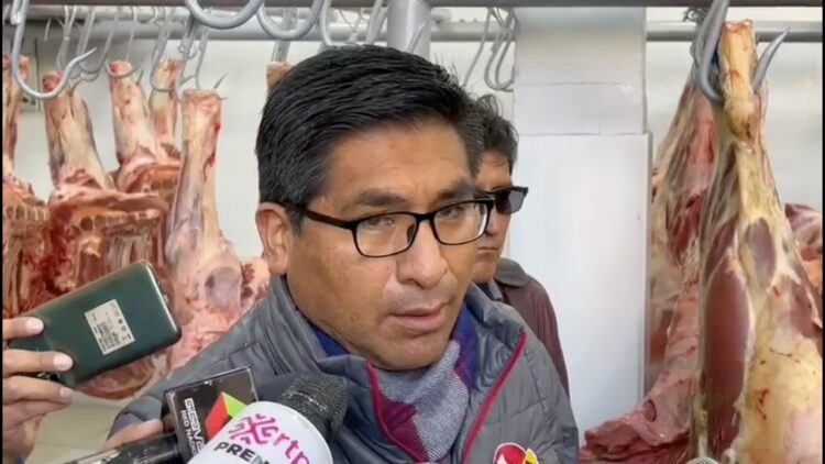 Ministro de Desarrollo Productivo y Economía Plural Néstor Huanca, se dirige a los medios. Foto: Archivo