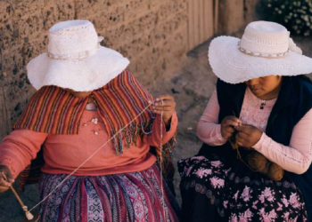 Índigo reconceptualiza la moda con manos alteñas