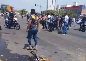 Miembros de la UJC llegan a cercanías del Chiruguano, en Santa Cruz. Captura: BTV