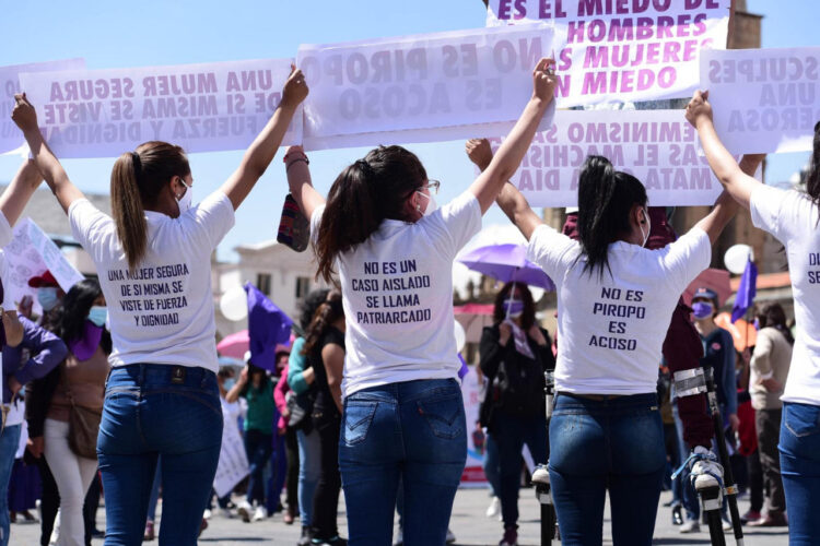Una protesta de mujeres contra la violencia y el patriarcado. Foto: La Razón