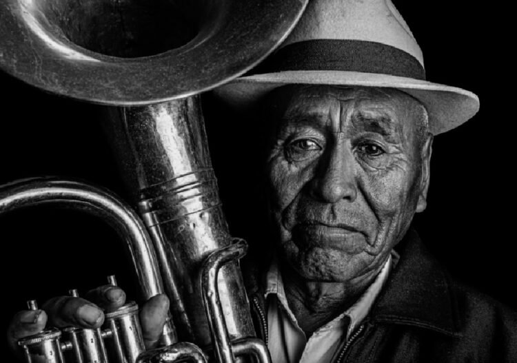 Un libro recoge la historia de 44 músicos de bandas