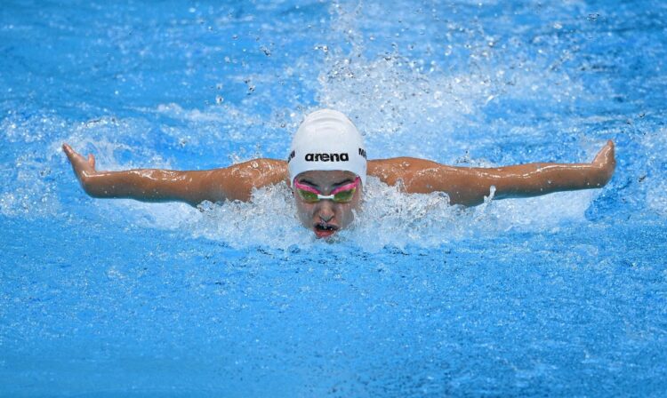 La nadadora siria Yusra Mardini estuvo a punto de ahogarse en el mar huyendo de la guerra en su país, antes de competir.