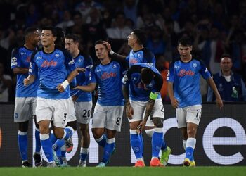 Nápoles se clasifica y Liverpool está cerca