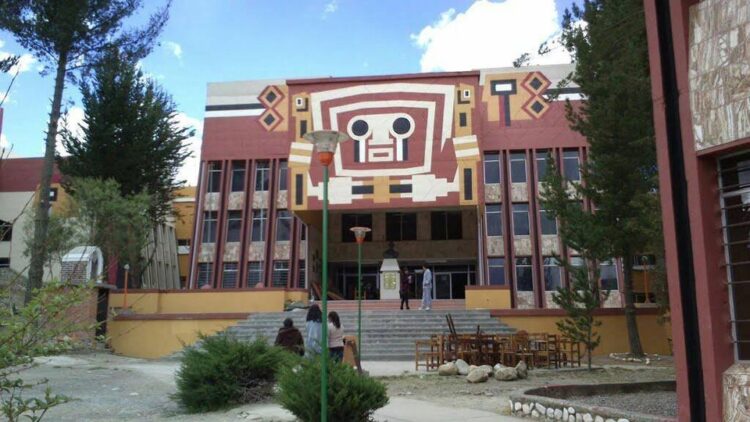 Educación posterga la prueba de admisión para las escuelas de formación de maestros