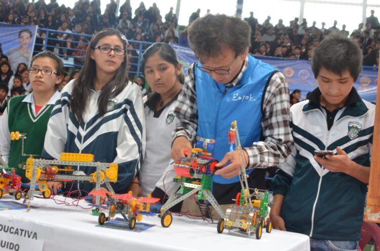 Una delegación de docentes y estudiantes para las olimpiadas. Foto: Comunicación