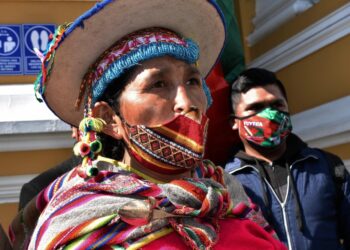 Patty se ofrece a llevar a Santa Cruz una ‘carta de renuncia’ para Camacho