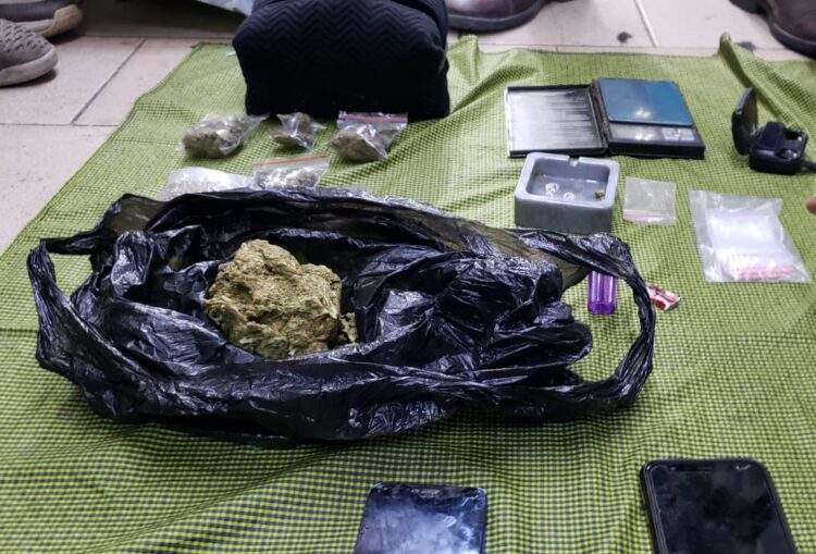 Vendían marihuana en una peluquería de la calle Murillo de La Paz, hay cinco detenidos