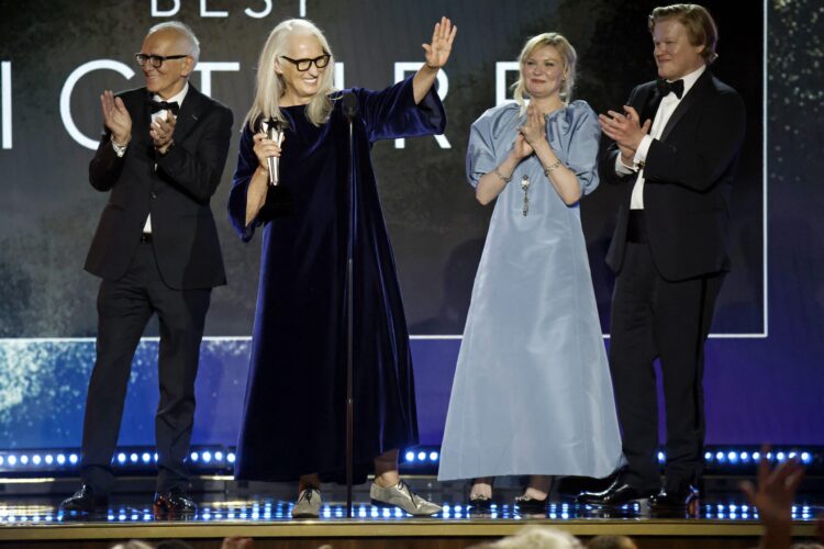 ‘El poder del perro’ de Campion suma galardones en los Critics Choice Awards
