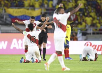 Perú encamina el rumbo; Colombia y Bolivia tambalean en premundial