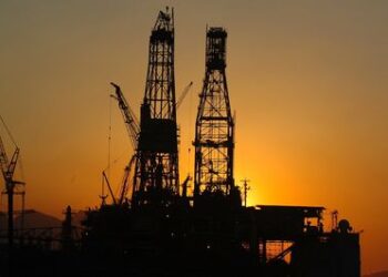 El petróleo baja en un mercado marcado por la incertidumbre.