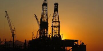 El petróleo baja en un mercado marcado por la incertidumbre.