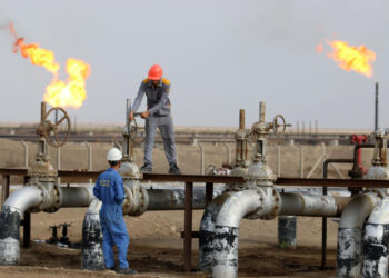 Petróleo cierra ligeramente al alza tras incidente en Irak