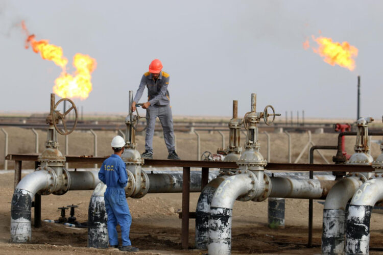 Petróleo cierra ligeramente al alza tras incidente en Irak