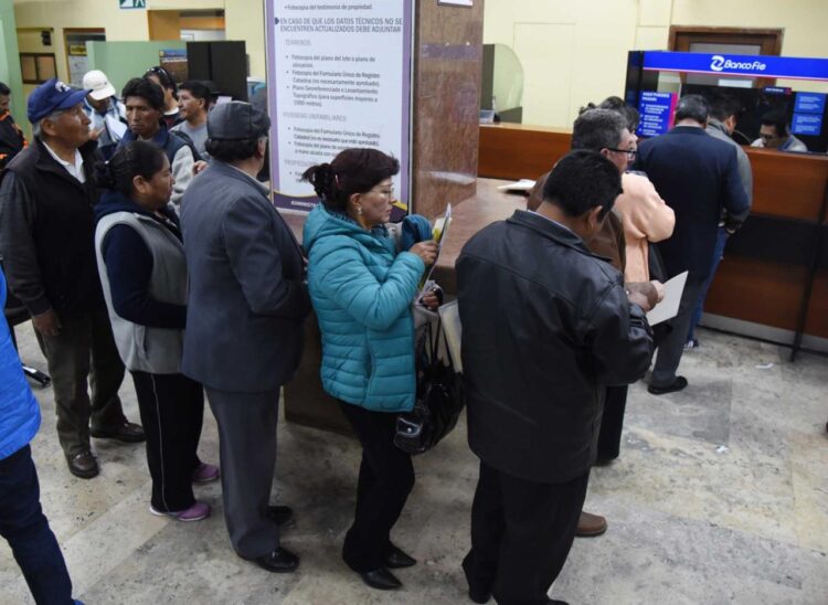 Solo quedan tres días para pagar impuestos sin multas, la Alcaldía amplía sus horarios