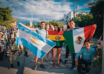 Estudiantes con boleto en mano rumbo a la internacionalización