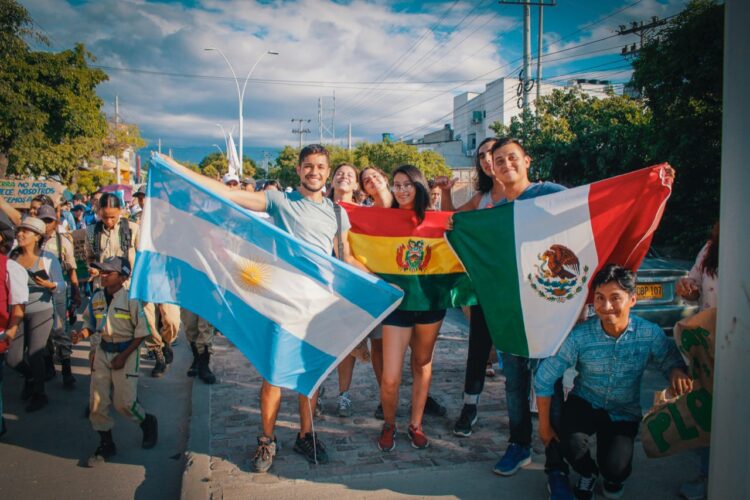 Estudiantes con boleto en mano rumbo a la internacionalización