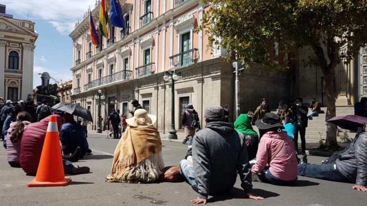 Tras protestas, la CNS compromete tres centros oncológicos