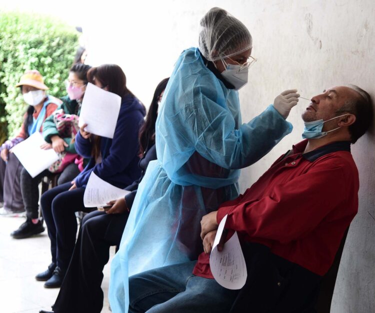 La vacunación y la toma de pruebas seguirán este sábado y lunes de feriado en La Paz