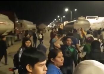 Desbloquean refinería de Palmasola, un grupo de camiones cisternas logró ingresar