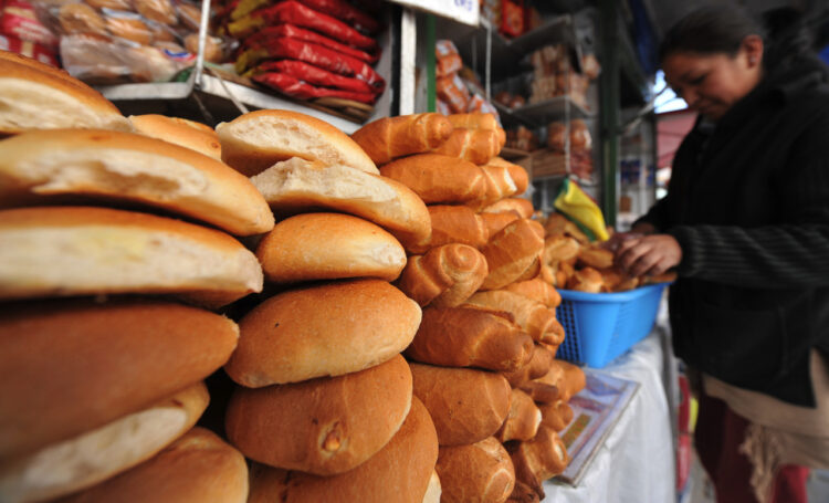El Gobierno afirma que garantizará el precio actual del pan en el país. Foto: La Razón-archivo