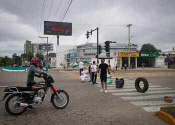 Una vía bloqueada en Santa Cruz. Foto: Comité pro Santa Cruz